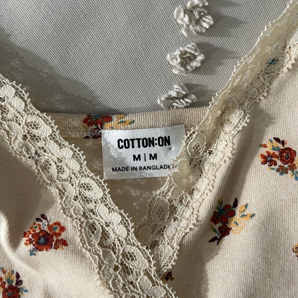 Cotton On Floral Crop Top - Picture 3 of 3